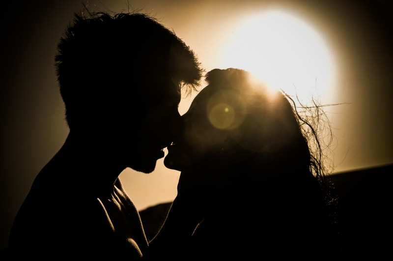 happy,silhouette-of-kissing-couple